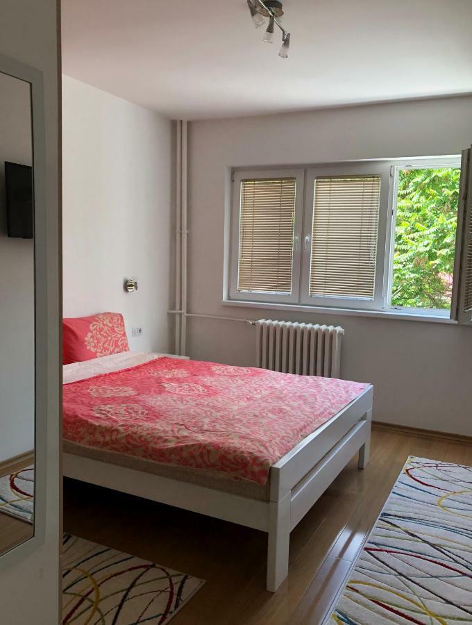 Ole Apartment I - In The City Center Skopje Esterno foto