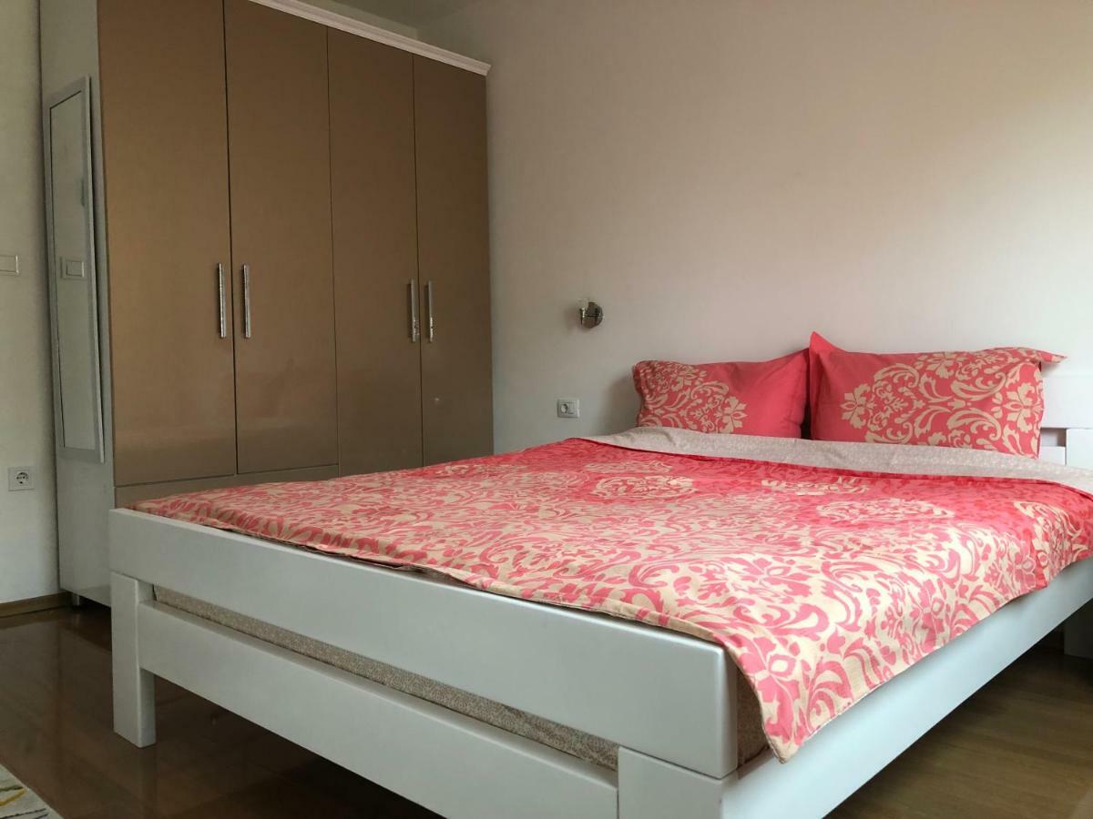 Ole Apartment I - In The City Center Skopje Esterno foto